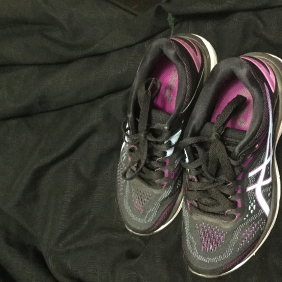 Size 6 ASICS - Picture 2 of 2